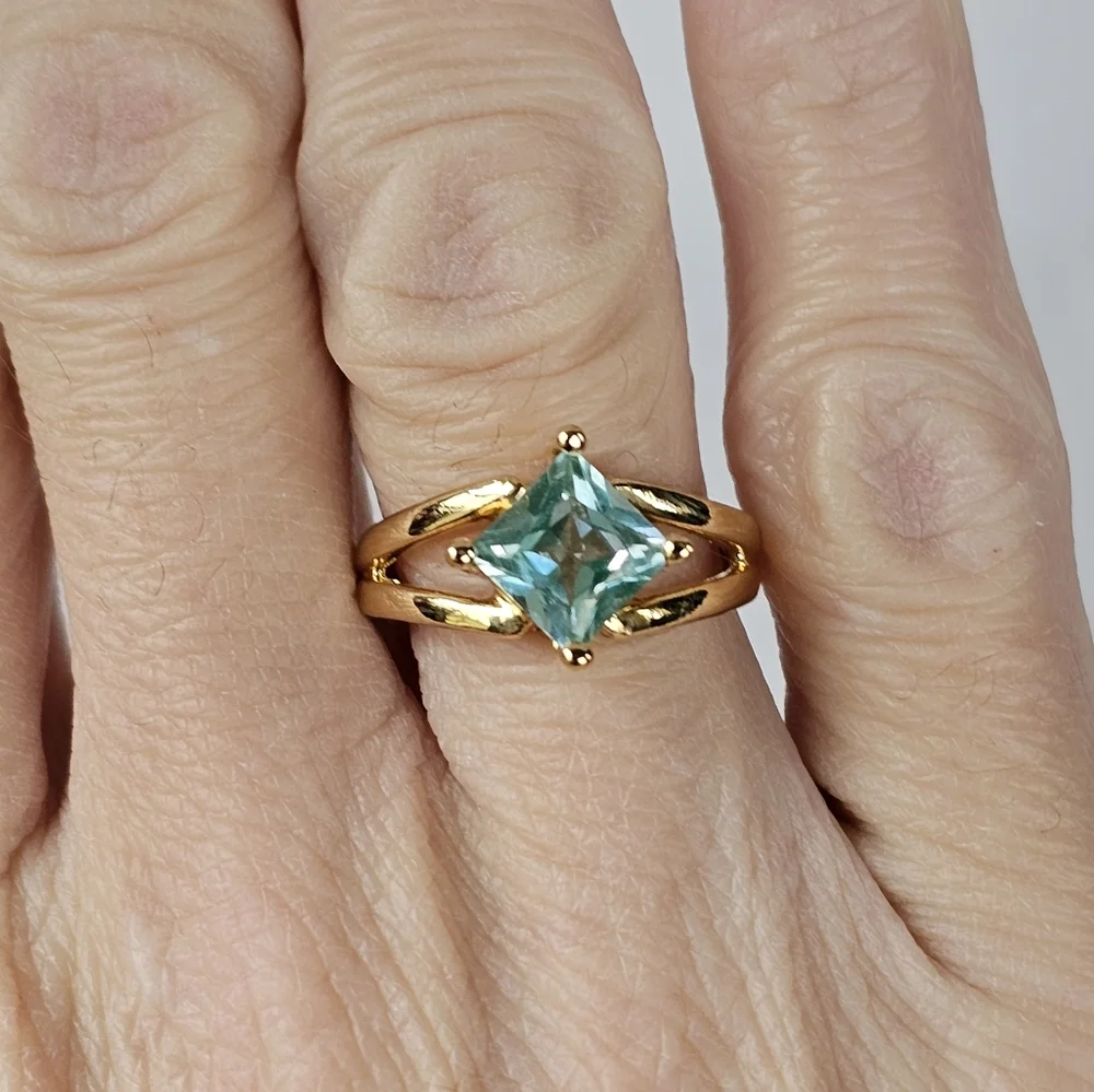 Incredible Lab Created Green Spinel Ring in 18K over Sterling Silver! Sz 7! - Picture 8 of 8